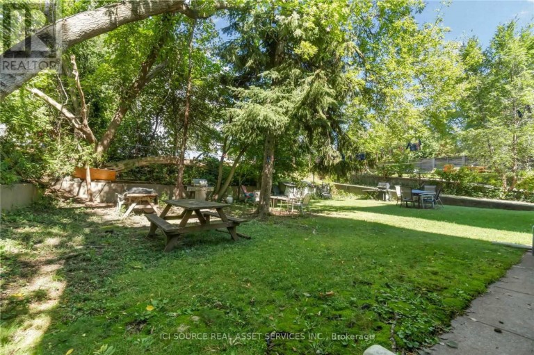 2 - 116 EASTWOOD ROAD, Toronto (Woodbine Corridor), Ontario, M4L2C9