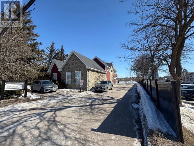 23 BOLTON AVENUE, Newmarket (Huron Heights-Leslie Valley), Ontario, L3Y2X3