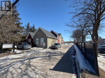 23 BOLTON AVENUE Newmarket (Huron Heights-Leslie Valley) Ontario photo 1