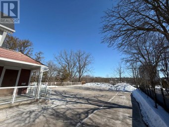 23 BOLTON AVENUE Newmarket (Huron Heights-Leslie Valley) Ontario photo 4