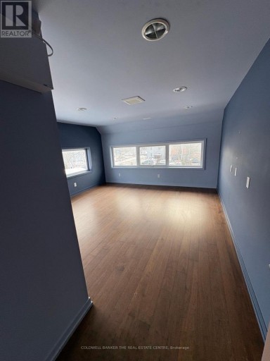 23 BOLTON AVENUE, Newmarket (Huron Heights-Leslie Valley), Ontario, L3Y2X3