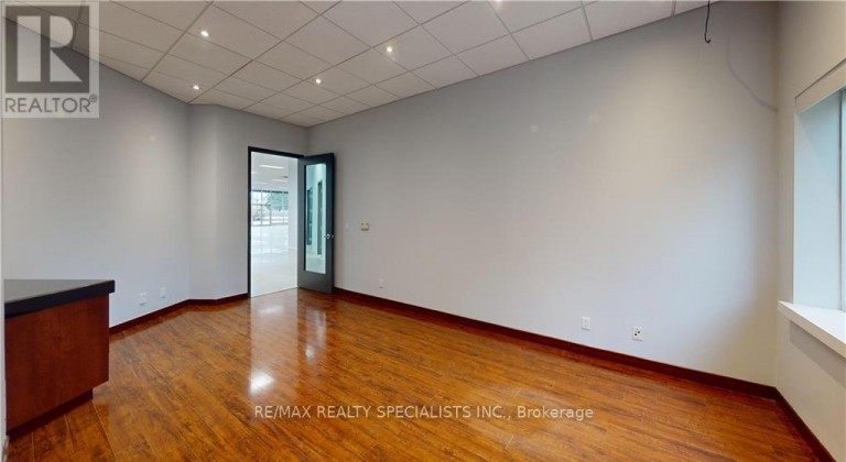 4553 KING STREET E, Kitchener, Ontario, N2P2G2