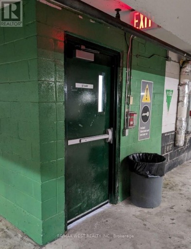 A-18 - 20 TURNTABLE (PKG. SP.) CRESCENT, Toronto (Dovercourt-Wallace Emerson-Junction), Ontario, M6H4K9
