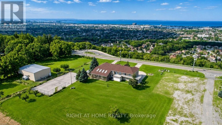 568 RIDGE ROAD, Hamilton, Ontario, L8J2Y6