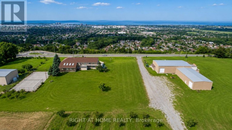 568 RIDGE ROAD, Hamilton, Ontario, L8J2Y6