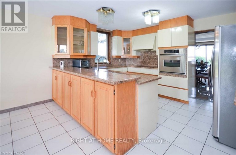 568 RIDGE ROAD, Hamilton, Ontario, L8J2Y6