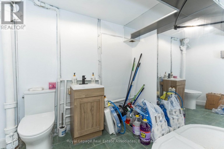 618 QUEEN STREET W, Toronto (Niagara), Ontario, M6J1E4