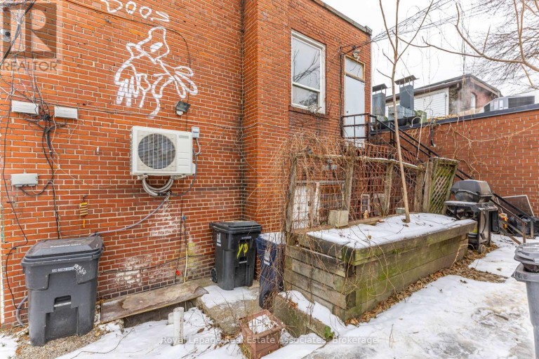 618 QUEEN STREET W, Toronto (Niagara), Ontario, M6J1E4