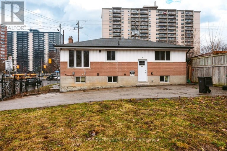 LOWER LEVEL - 240 MARKHAM ROAD, Toronto (Scarborough Village), Ontario, M1J3C2