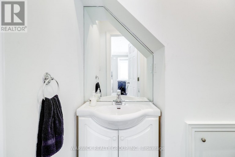 123 SHEPPARD AVENUE E, Toronto (Willowdale East), Ontario, M2N3A5