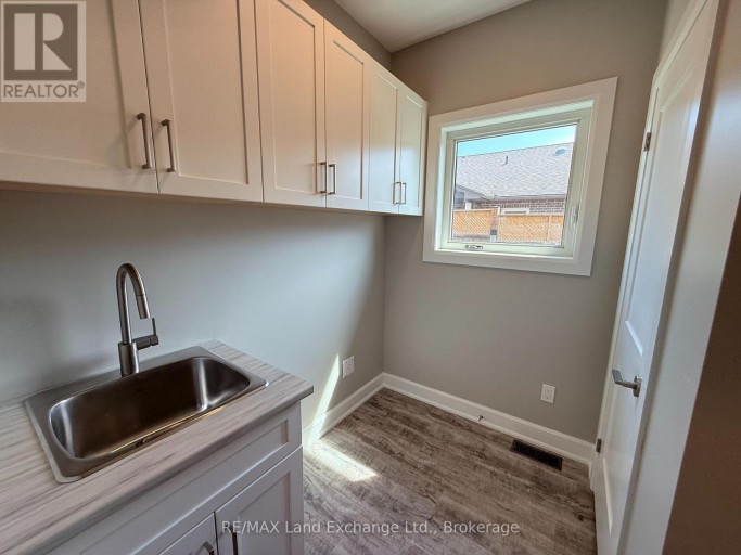 UNIT 2 - 8 GOLF LINKS ROAD, Kincardine, Ontario, N2Z0G1
