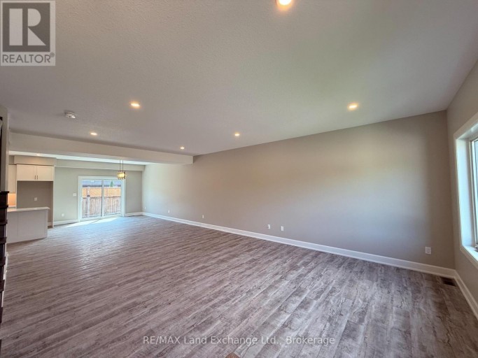 UNIT 2 - 8 GOLF LINKS ROAD, Kincardine, Ontario, N2Z0G1