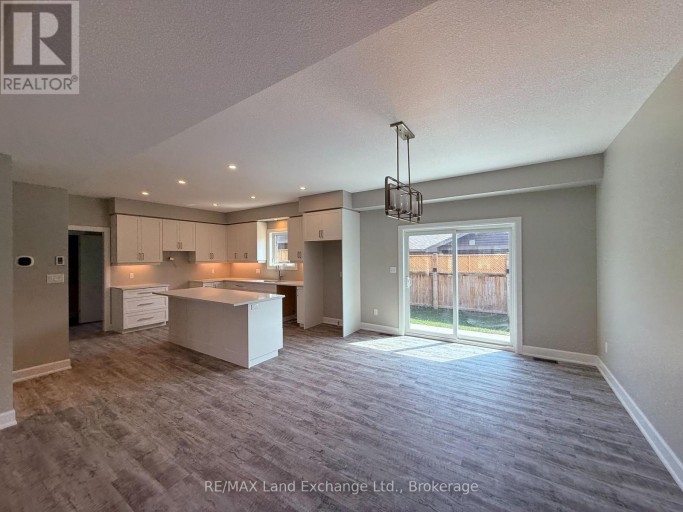 UNIT 2 - 8 GOLF LINKS ROAD, Kincardine, Ontario, N2Z0G1