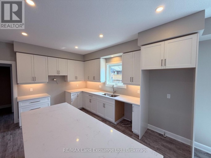 UNIT 2 - 8 GOLF LINKS ROAD, Kincardine, Ontario, N2Z0G1