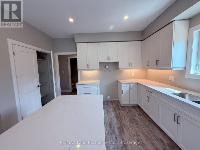 UNIT 2 - 8 GOLF LINKS ROAD, Kincardine, Ontario, N2Z0G1