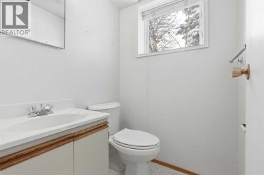 32 Fonda Mews SE Calgary Alberta photo 32