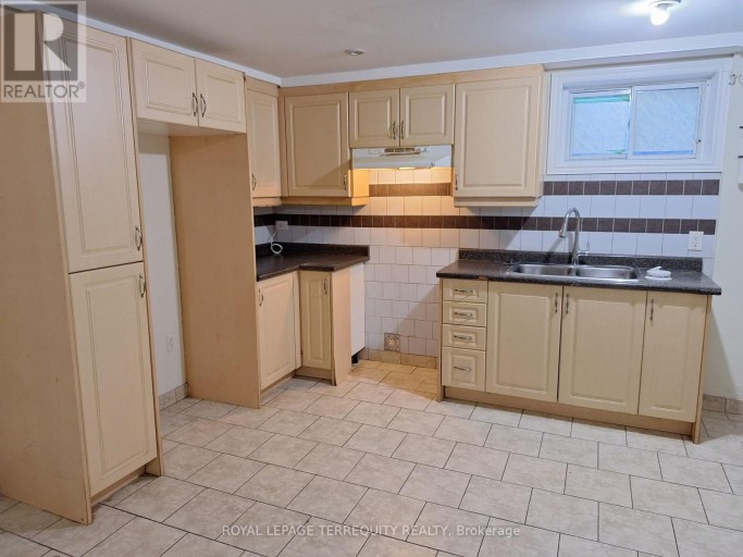 LOWER LEVEL - 706 WILSON AVENUE, Toronto (Downsview-Roding-CFB), Ontario, M3K1E1