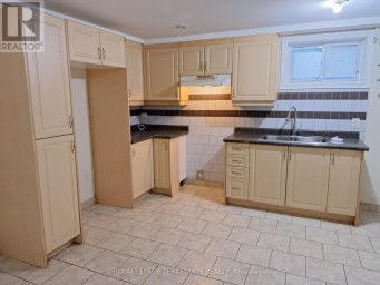 LOWER LEVEL - 706 WILSON AVENUE Toronto (Downsview-Roding-CFB) Ontario photo 4