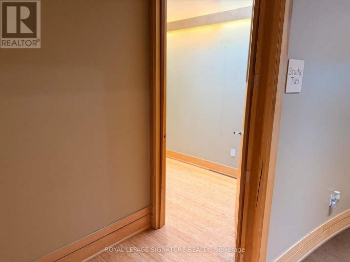 STUDIO #2 - 3-25 SCARSDALE ROAD, Toronto (Banbury-Don Mills), Ontario, M3B2R2