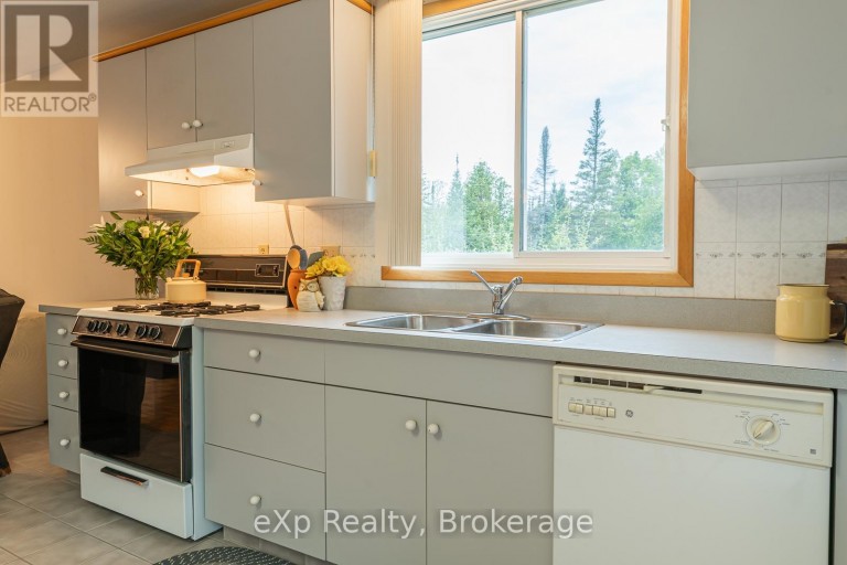 27 BELL DRIVE, Northern Bruce Peninsula, Ontario, N0H2T0