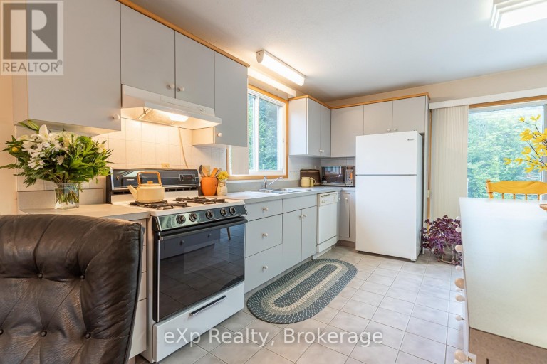 27 BELL DRIVE, Northern Bruce Peninsula, Ontario, N0H2T0