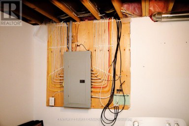 29 HEDGES COURT St. Thomas Ontario photo 15