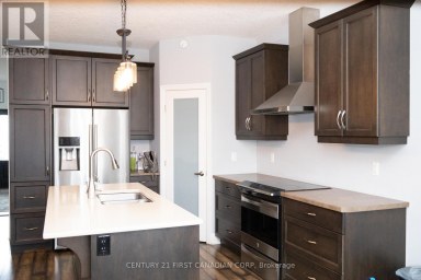 29 HEDGES COURT St. Thomas Ontario photo 4