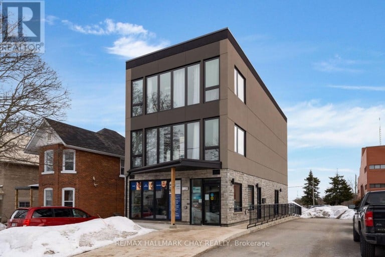 163 MARY STREET, Orillia, Ontario, L3V3E3