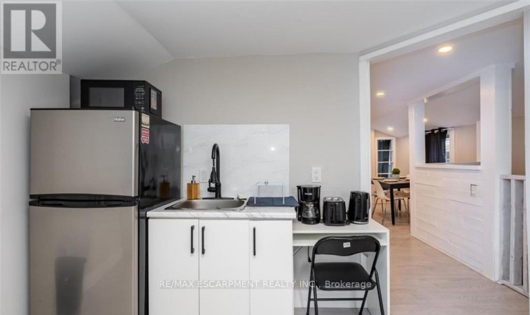 3 - 38 INCHBURY STREET, Hamilton (Strathcona), Ontario, L8R3B3