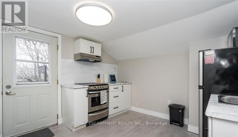 3 - 38 INCHBURY STREET, Hamilton (Strathcona), Ontario, L8R3B3