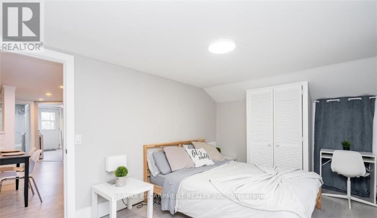 3 - 38 INCHBURY STREET, Hamilton (Strathcona), Ontario, L8R3B3