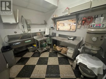 35 KING STREET E Oshawa (Central) Ontario photo 9