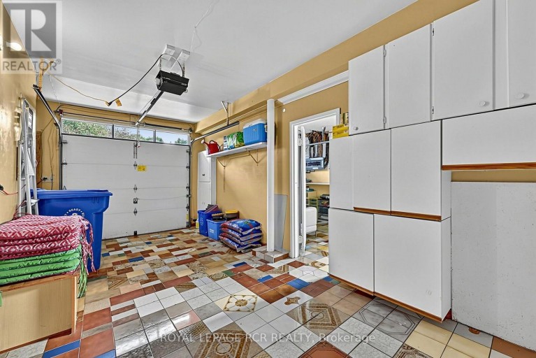 1049 ELGIN STREET, Newmarket (Huron Heights-Leslie Valley), Ontario, L3Y3C3