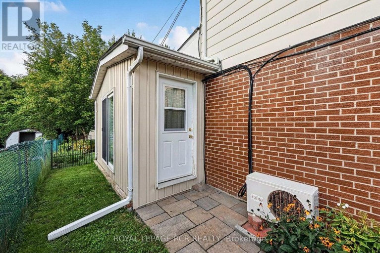 1049 ELGIN STREET, Newmarket (Huron Heights-Leslie Valley), Ontario, L3Y3C3