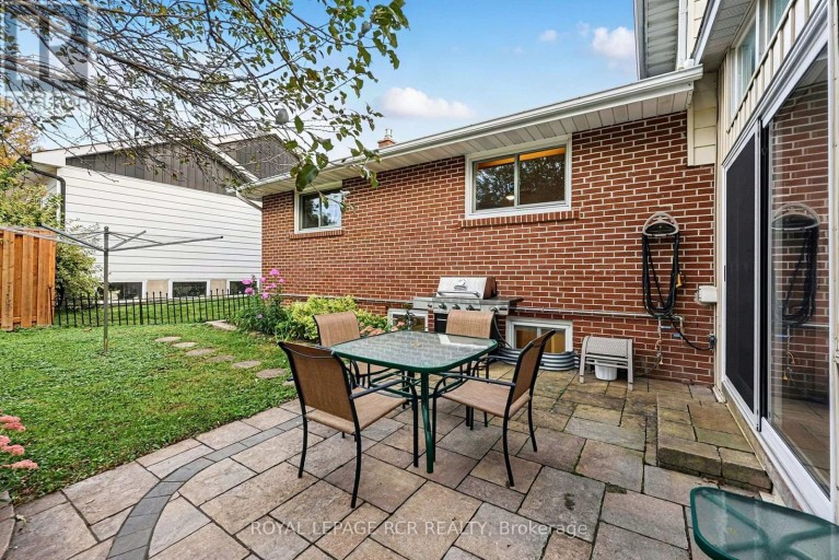 1049 ELGIN STREET, Newmarket (Huron Heights-Leslie Valley), Ontario, L3Y3C3