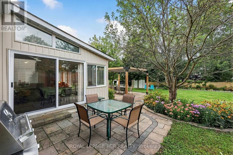 1049 ELGIN STREET, Newmarket (Huron Heights-Leslie Valley), Ontario, L3Y3C3