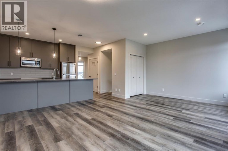 259 Royal Elm Road NW, Calgary, Alberta, T3G0G8