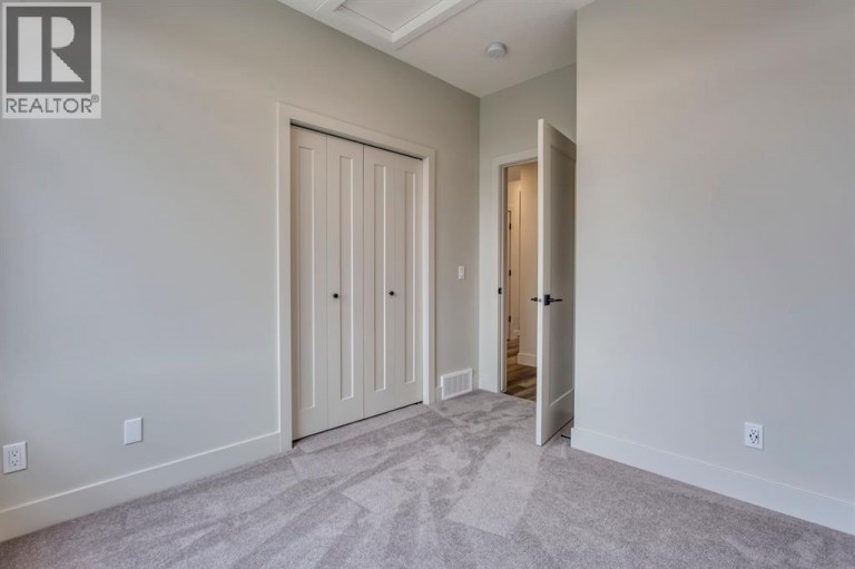 259 Royal Elm Road NW, Calgary, Alberta, T3G0G8