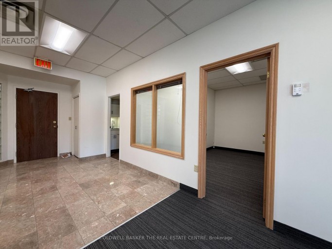 303 - 390 DAVIS DRIVE, Newmarket (Central Newmarket), Ontario, L3Y7T8