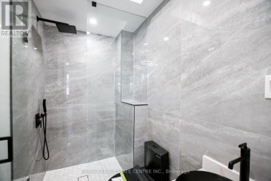 59 JONES AVENUE Toronto (South Riverdale) Ontario photo 10