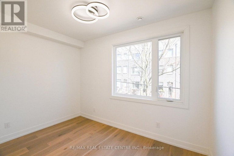 59 JONES AVENUE, Toronto (South Riverdale), Ontario, M4M2Z7