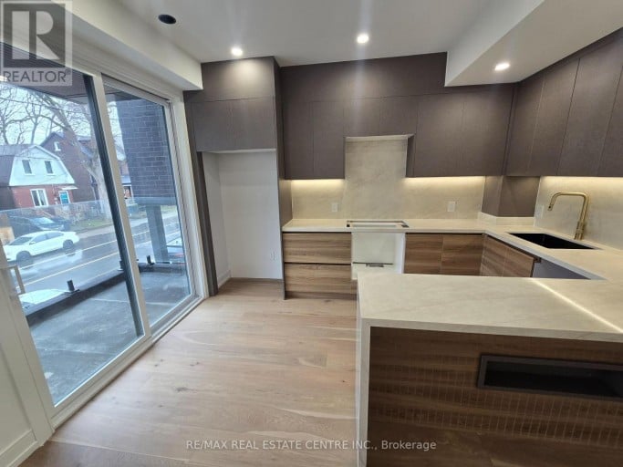59 JONES AVENUE, Toronto (South Riverdale), Ontario, M4M2Z7