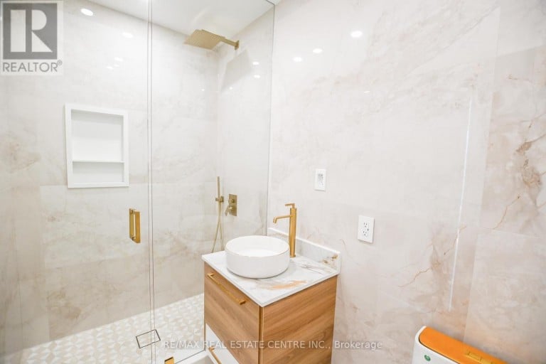 59 JONES AVENUE, Toronto (South Riverdale), Ontario, M4M2Z7