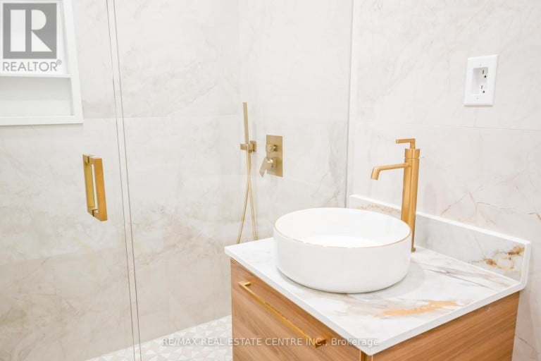 59 JONES AVENUE, Toronto (South Riverdale), Ontario, M4M2Z7
