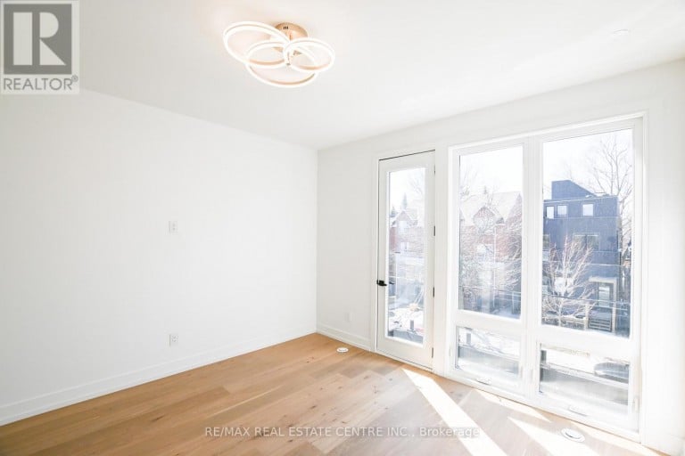 59 JONES AVENUE, Toronto (South Riverdale), Ontario, M4M2Z7