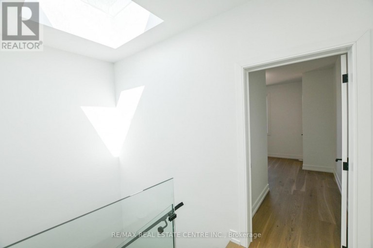 59 JONES AVENUE, Toronto (South Riverdale), Ontario, M4M2Z7