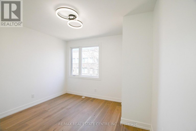 59 JONES AVENUE, Toronto (South Riverdale), Ontario, M4M2Z7