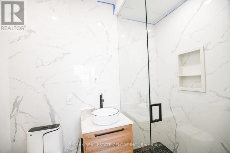 59 JONES AVENUE, Toronto (South Riverdale), Ontario, M4M2Z7
