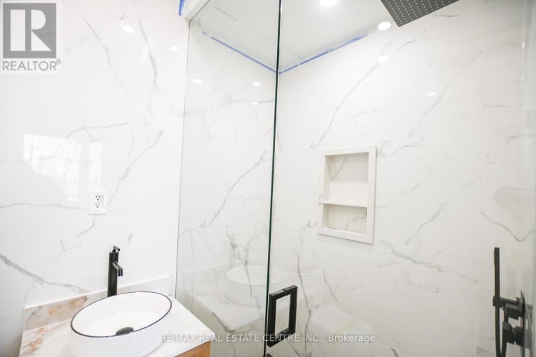 59 JONES AVENUE, Toronto (South Riverdale), Ontario, M4M2Z7