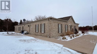 5615 MCGILLIVRAY DRIVE N Lucan Biddulph Ontario photo 1